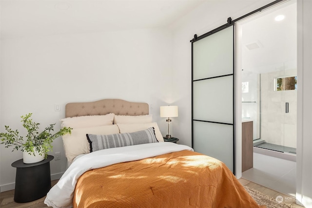 bedroom featuring a barn door