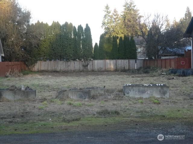 Listing photo 3 for 2712 H St SE, Auburn WA 98002