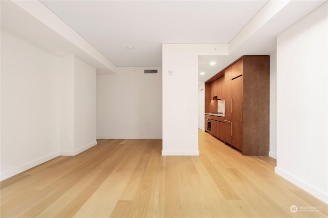 unfurnished room featuring light hardwood / wood-style flooring