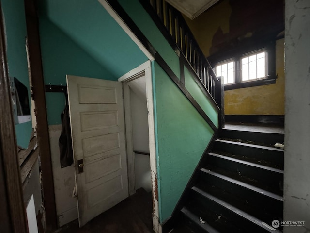 1223E 2nd St, Aberdeen, WA 98520 - staircase with vaulted ceiling