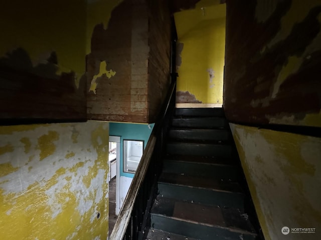 1223E 2nd St, Aberdeen, WA 98520 - view of stairs