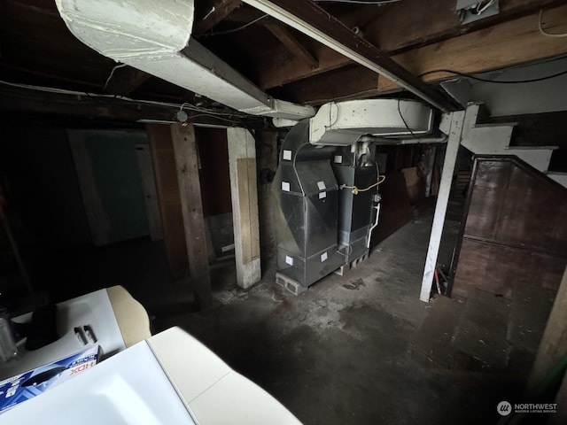 1223E 2nd St, Aberdeen, WA 98520 - unfinished below grade area with heating unit