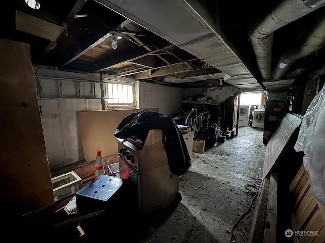 1223E 2nd St, Aberdeen, WA 98520 - basement with washing machine and clothes dryer