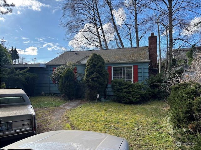 view of front of house featuring a front yard