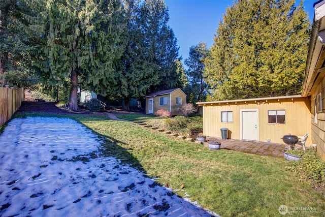 17017 10th Ave NE, Shoreline, WA 98155 - view of yard featuring an outbuilding and a storage shed