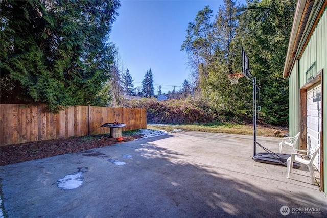 17017 10th Ave NE, Shoreline, WA 98155 - view of patio / terrace featuring fence