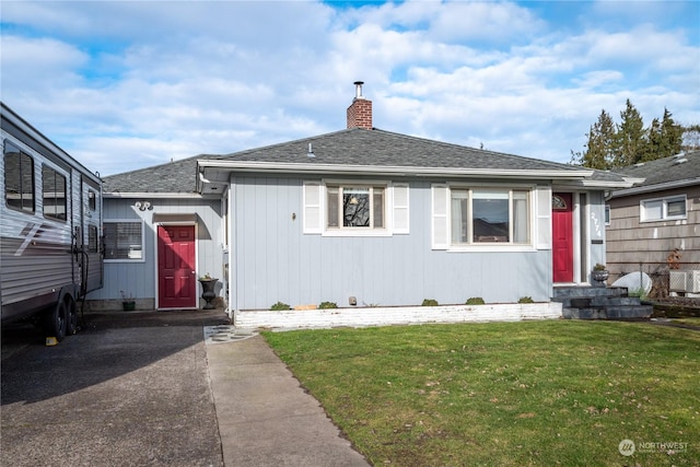 view of front of home with a front lawn