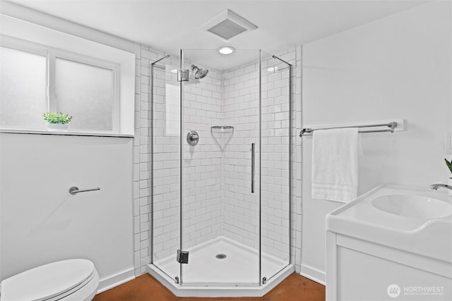 full bathroom featuring visible vents, baseboards, toilet, a stall shower, and vanity