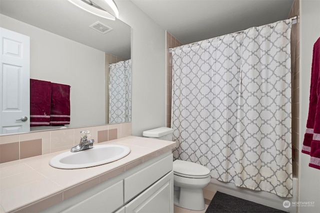 full bathroom with tasteful backsplash, vanity, shower / bath combo, and toilet