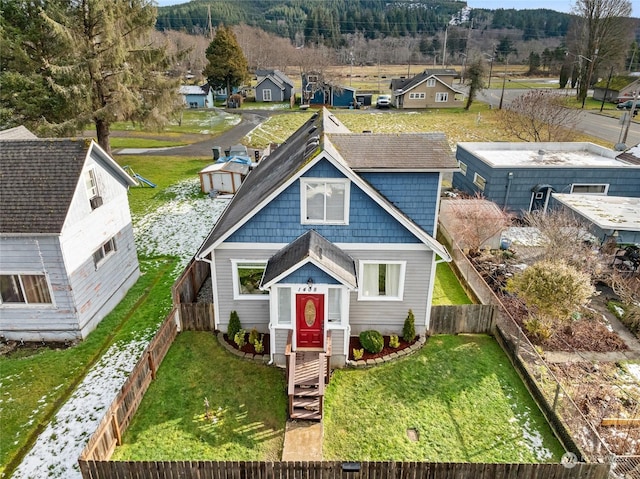 view of front of home featuring a front lawn