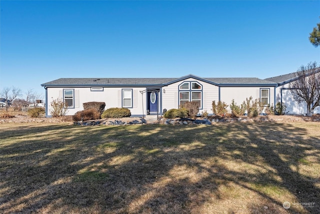 ranch-style house featuring a front yard