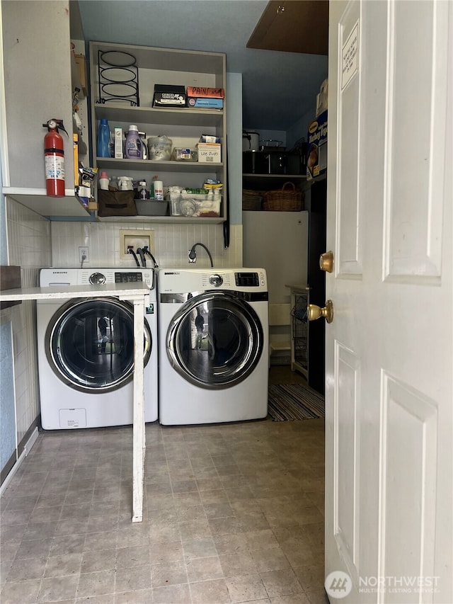 5402 S Cloverdale St, Seattle, WA 98118 - clothes washing area with laundry area and independent washer and dryer