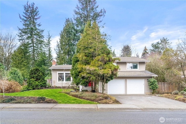 view of front of home featuring a front lawn and a garage