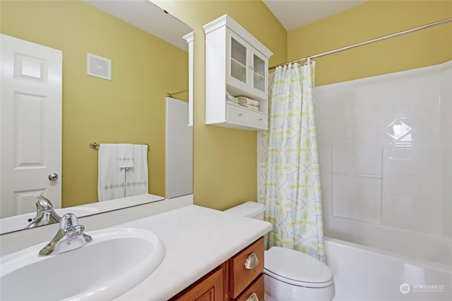 full bathroom with shower / bath combination with curtain, vanity, and toilet