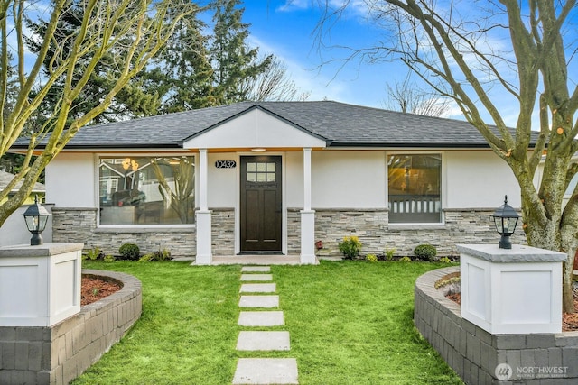 view of front of house featuring a front yard