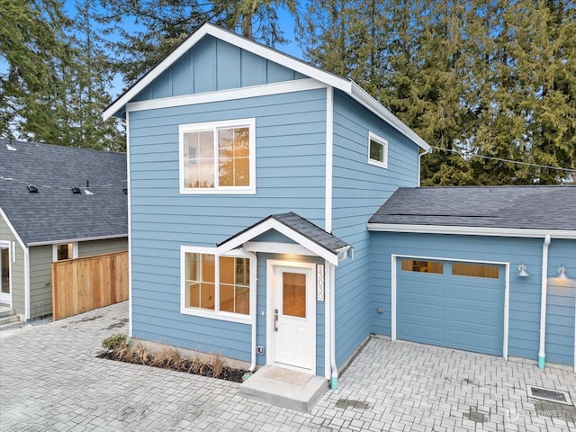 view of front facade with a garage