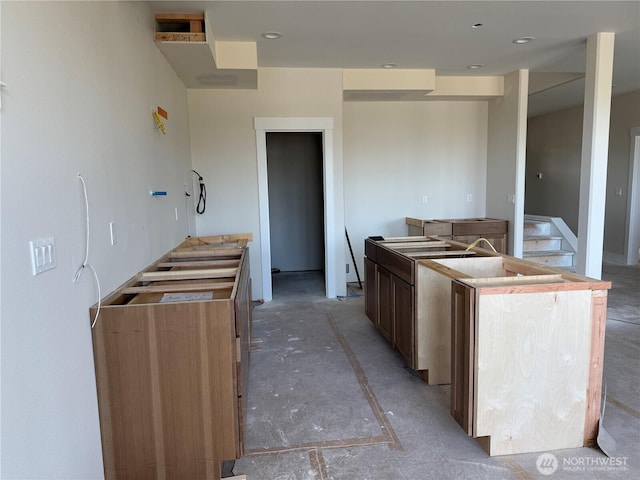 kitchen featuring a kitchen island with sink
