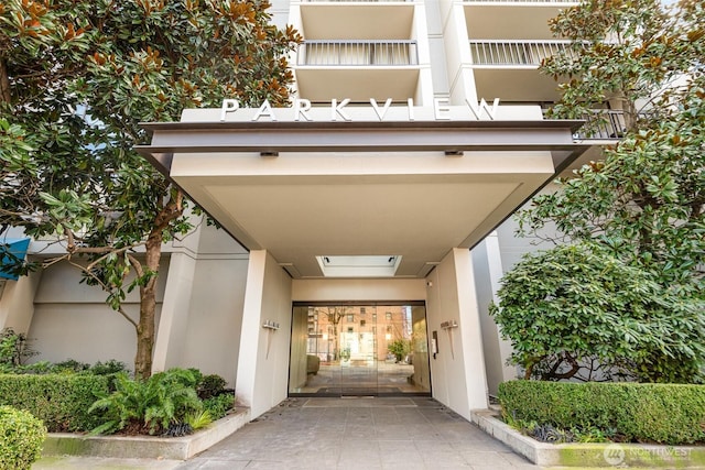 property entrance with stucco siding