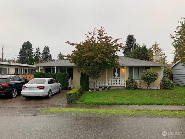 view of front of home with a front lawn