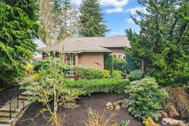 view of front of property featuring a shingled roof