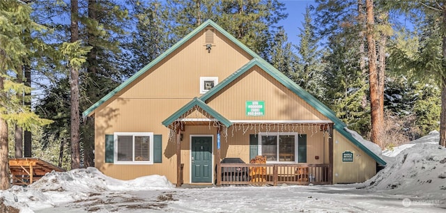 view of front of property featuring covered porch