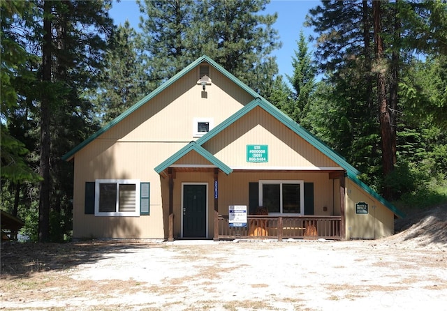 25813 Bridle Ln, Leavenworth, WA 98826 - chalet / cabin featuring covered porch
