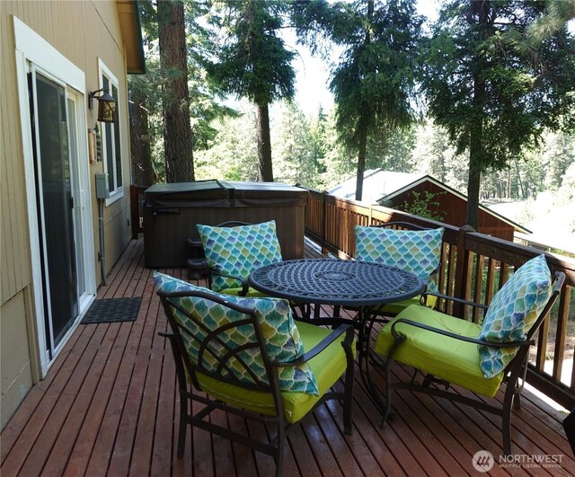 25813 Bridle Ln, Leavenworth, WA 98826 - wooden terrace featuring a hot tub and outdoor dining area