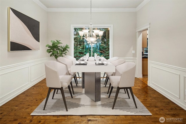 dining room featuring ornamental molding, dark wood-type flooring, and a notable chandelier