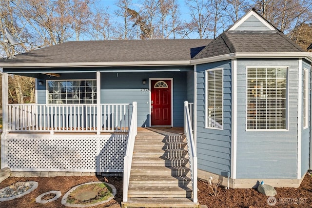 single story home with a porch