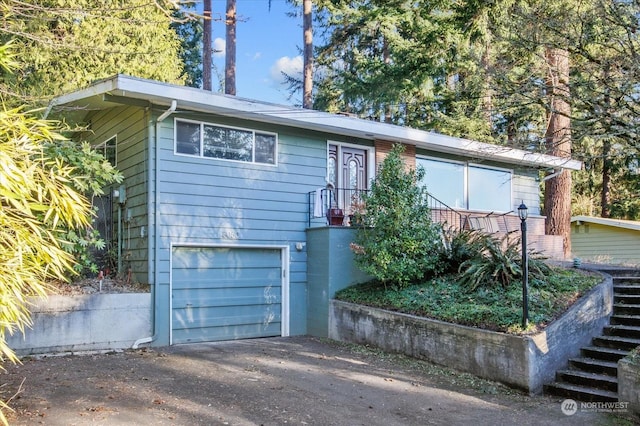 view of front facade featuring an attached garage and driveway