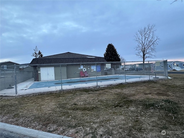 view of swimming pool