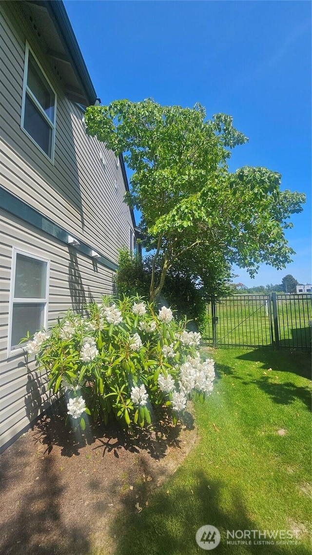 617 W Horton Way Unit 207, Bellingham, WA 98226 - view of yard
