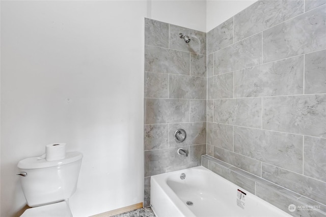 bathroom with tiled shower / bath and toilet