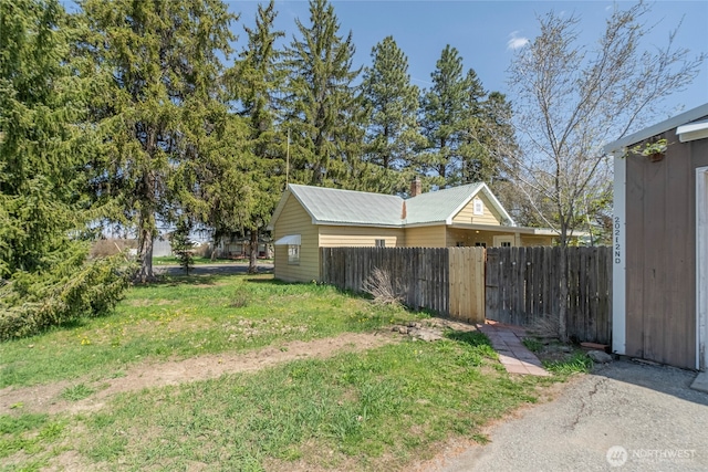 view of yard featuring fence