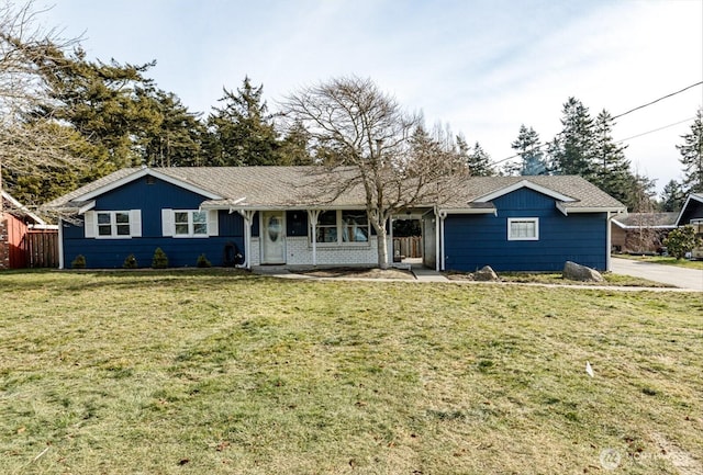 ranch-style house featuring a front lawn