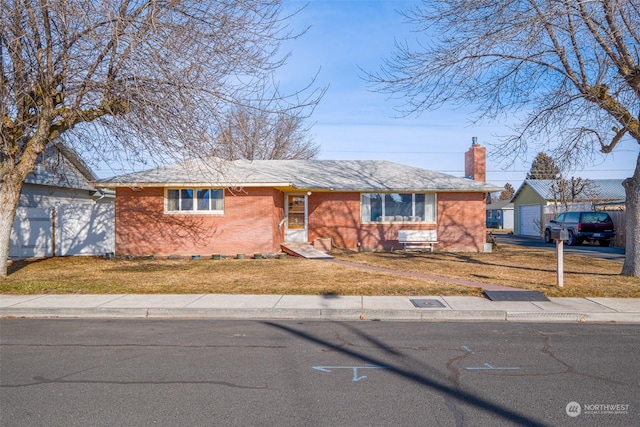 ranch-style house featuring a front lawn