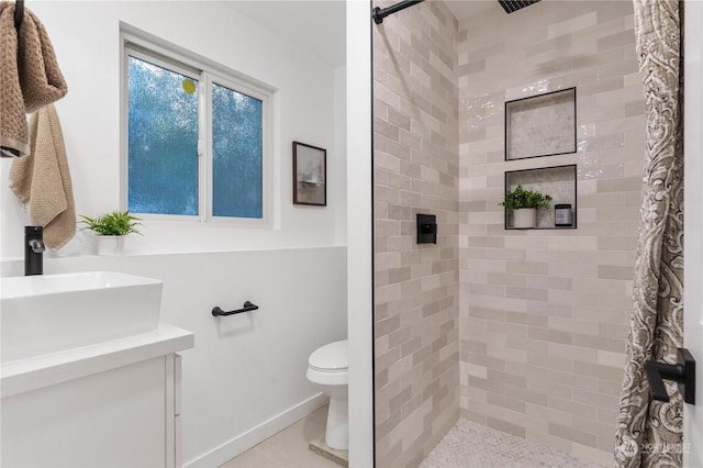 bathroom with a shower with curtain, toilet, and sink