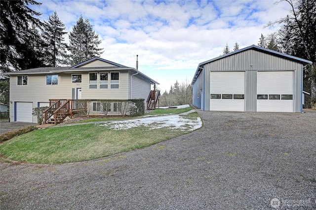 view of front facade featuring a front yard