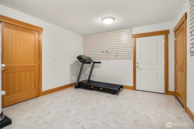 workout room with baseboards