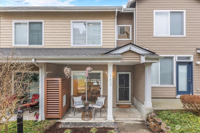 view of front of property featuring a porch