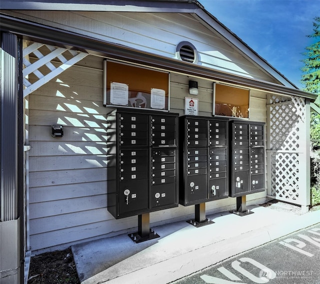 view of home's community featuring a mail area