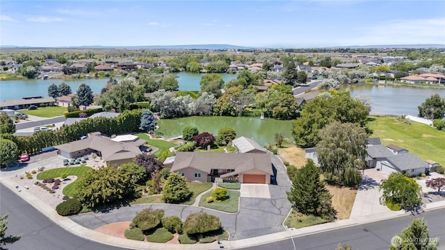 939 S Laguna Dr, Moses Lake, WA 98837 - aerial view of residential area featuring a large body of water