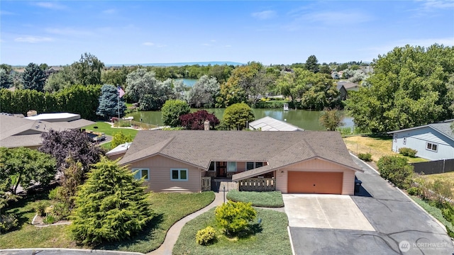 939 S Laguna Dr, Moses Lake, WA 98837 - view from above of property with a large body of water and a tree filled landscape