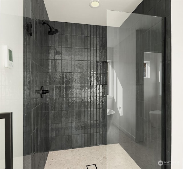 bathroom featuring tiled shower