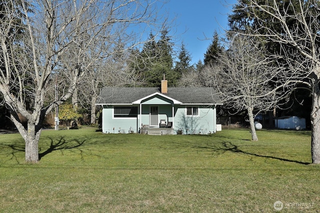 view of front facade with a front lawn