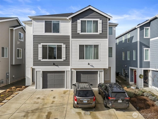 view of front facade featuring a garage