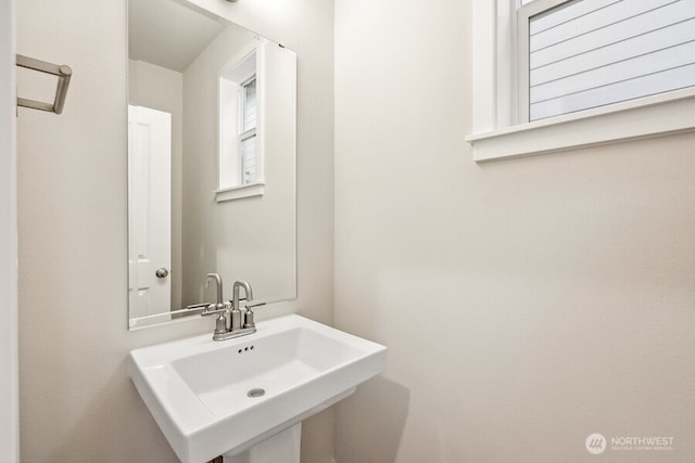 bathroom featuring sink