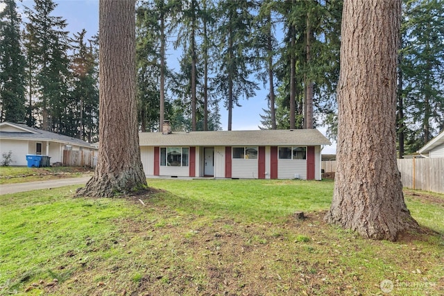 single story home featuring a front yard