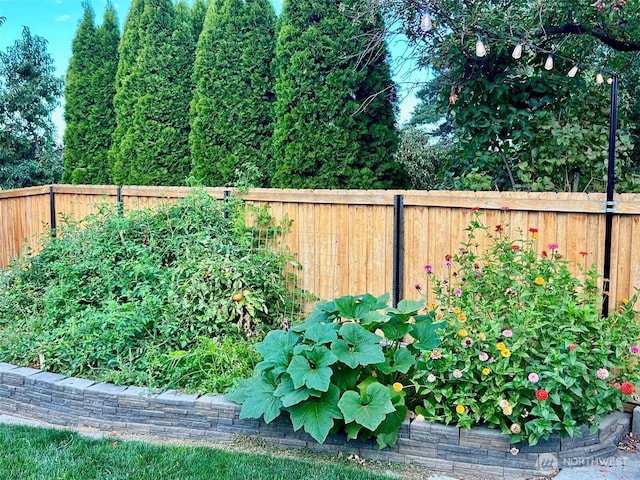 9305 SE Naples St, Moses Lake, WA 98837 - details with a garden and a fenced backyard