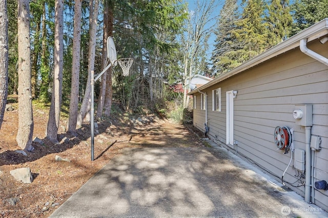 view of yard featuring a patio